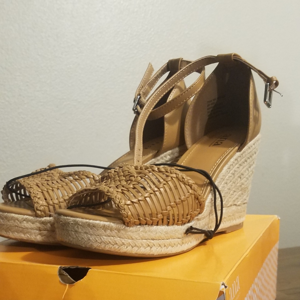Wedge brown shoes